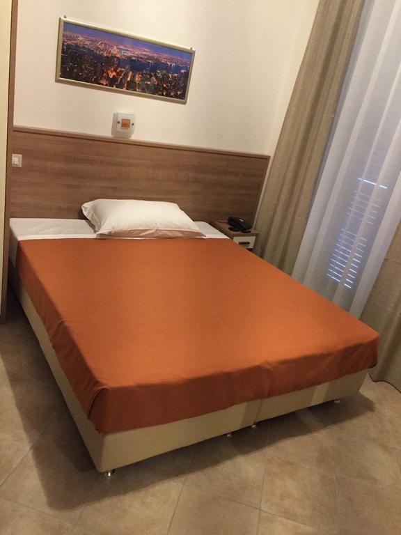 ホテル モンテカルロ ミラノ 部屋 写真